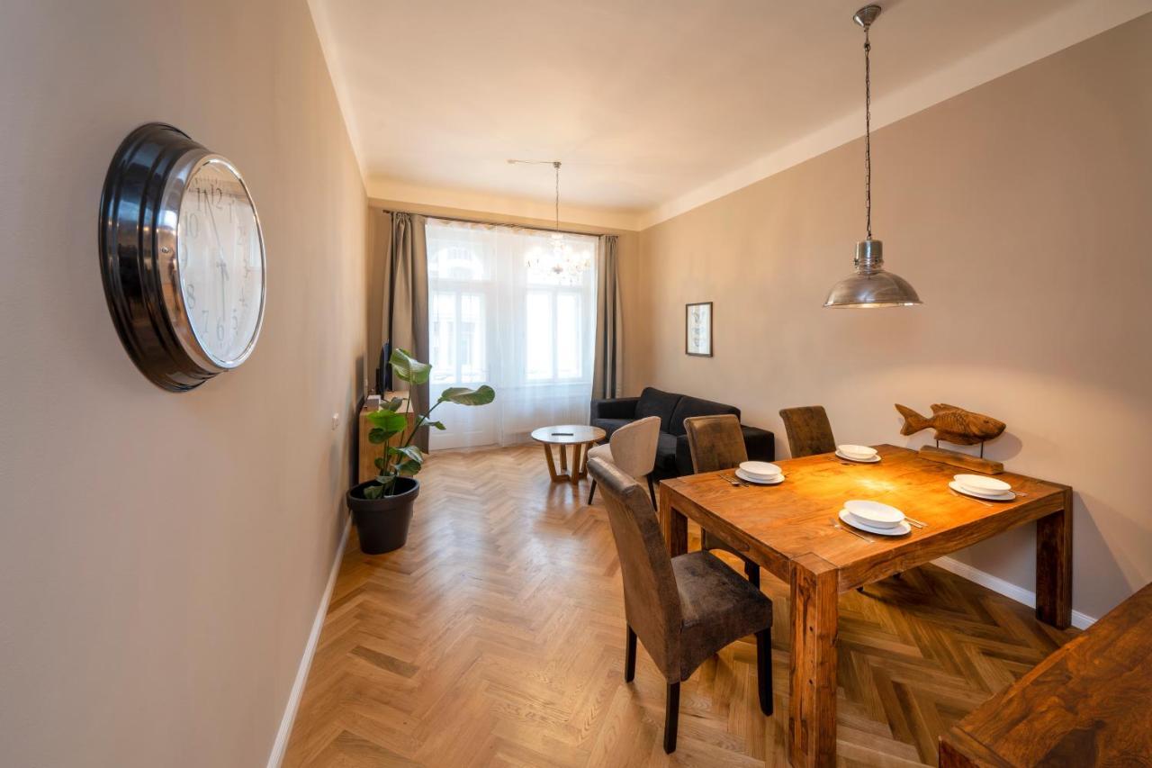 Apart Hotel Zborovska Praha Bagian luar foto