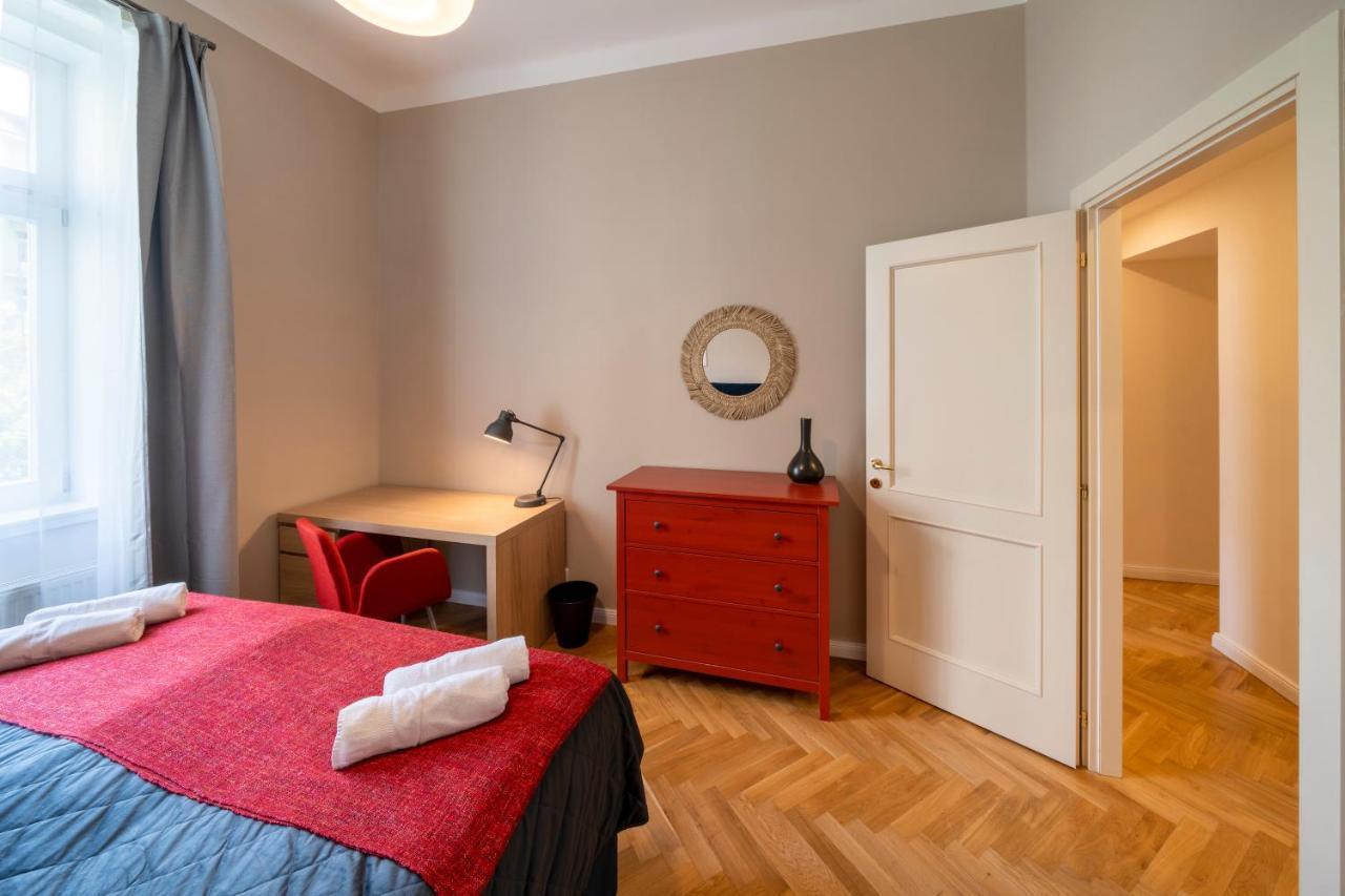 Apart Hotel Zborovska Praha Bagian luar foto