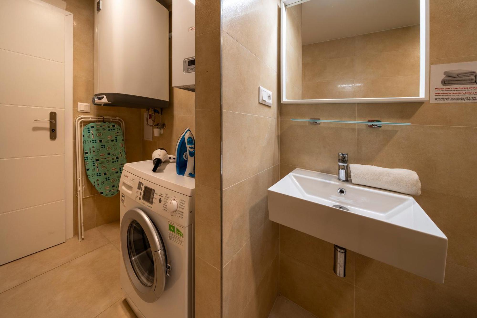 Apart Hotel Zborovska Praha Bagian luar foto