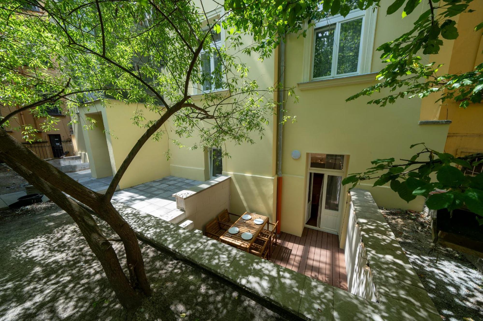 Apart Hotel Zborovska Praha Bagian luar foto